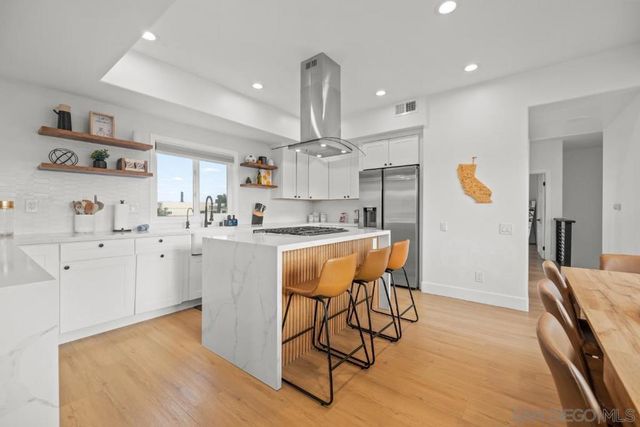 727 Ostend Ct, San Diego, CA 92109