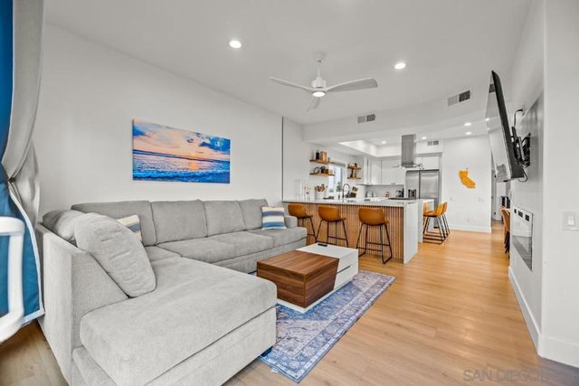 727 Ostend Ct, San Diego, CA 92109