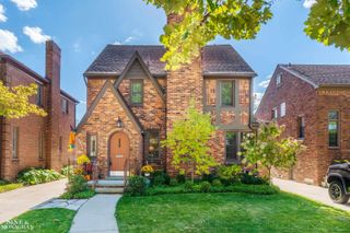 273 Moran Road, Grosse Pointe Farms, MI 48236