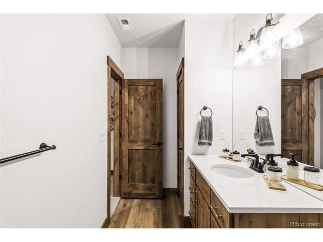 1427 Swan Peter Dr, Berthoud, CO 80513