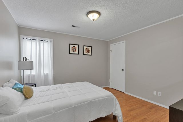 1833 N Shefford, Wichita, KS 67212