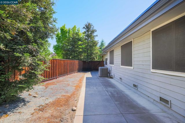 4321 Gold Run Dr, Oakley, CA 94561