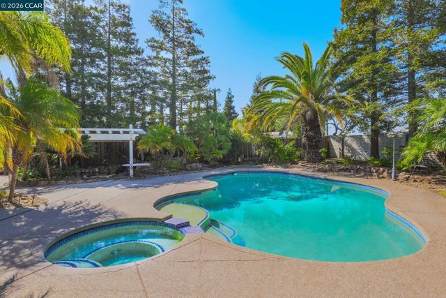 4321 Gold Run Dr, Oakley, CA 94561
