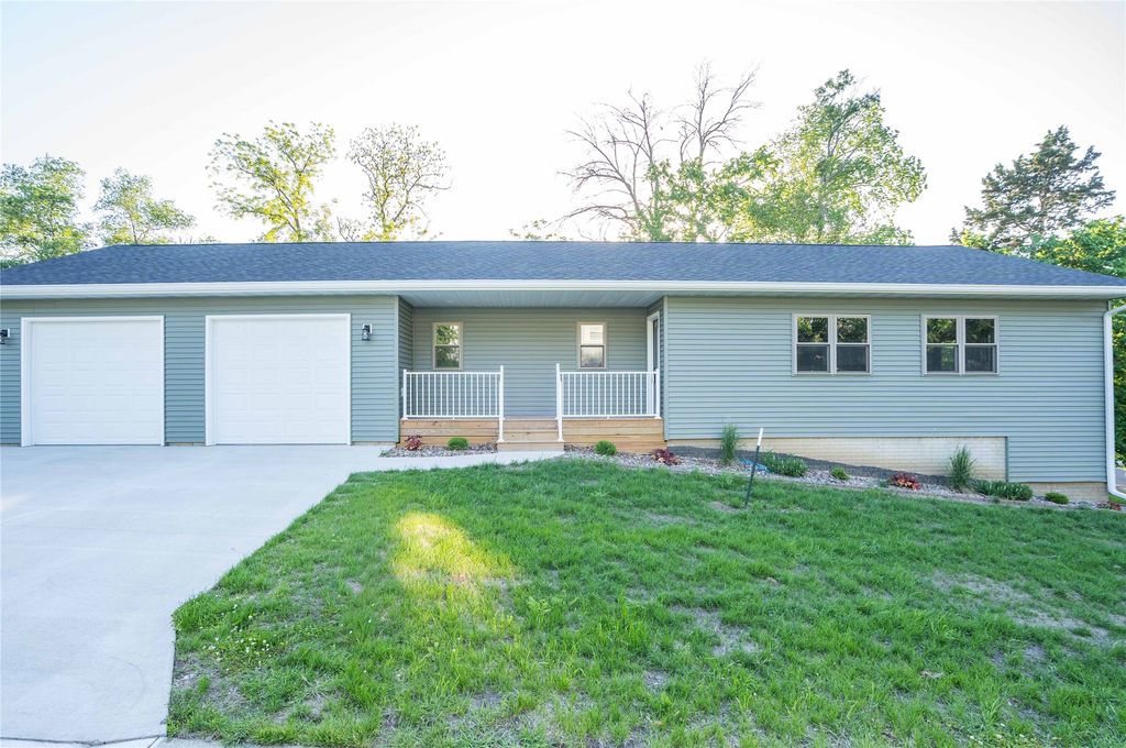201 N 10th Street, Guthrie Center, IA 50115