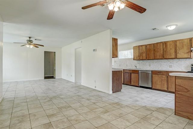 910 Trimm Avenue, Pasadena, TX 77502