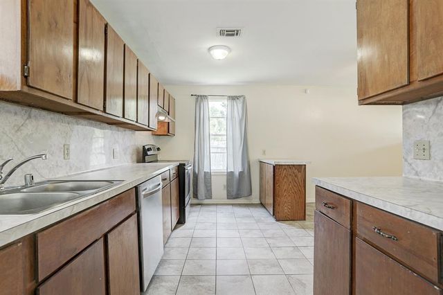 910 Trimm Avenue, Pasadena, TX 77502