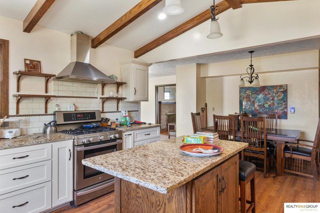 2803 S 105th Avenue, Omaha, NE 68124