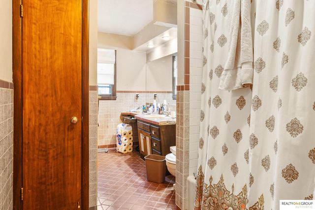 2803 S 105th Avenue, Omaha, NE 68124