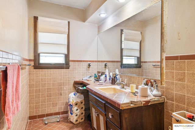 2803 S 105th Avenue, Omaha, NE 68124