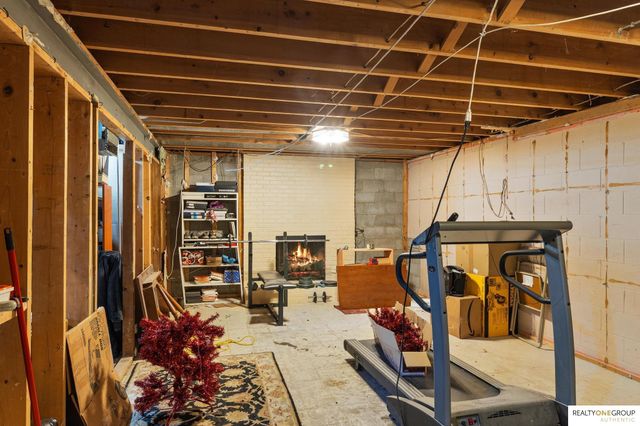 2803 S 105th Avenue, Omaha, NE 68124