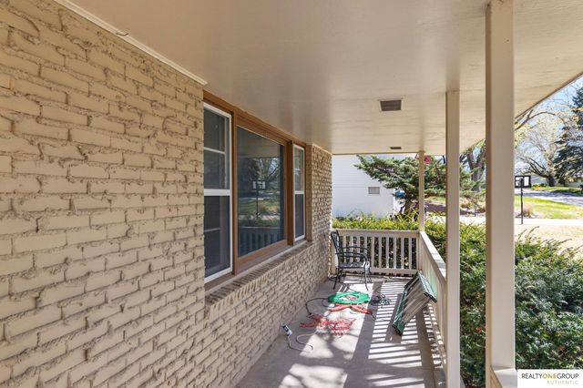 2803 S 105th Avenue, Omaha, NE 68124