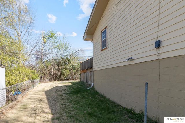 2803 S 105th Avenue, Omaha, NE 68124