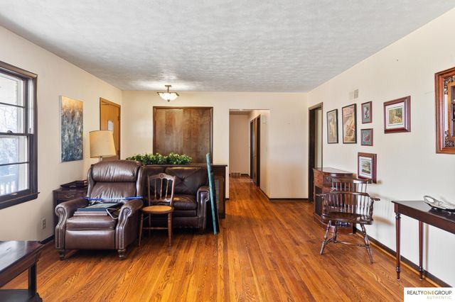 2803 S 105th Avenue, Omaha, NE 68124