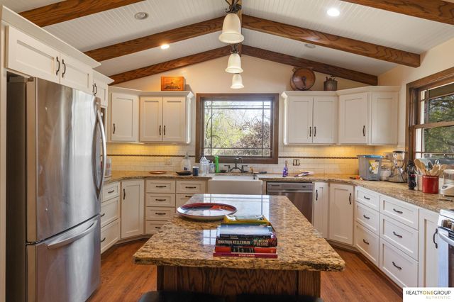 2803 S 105th Avenue, Omaha, NE 68124