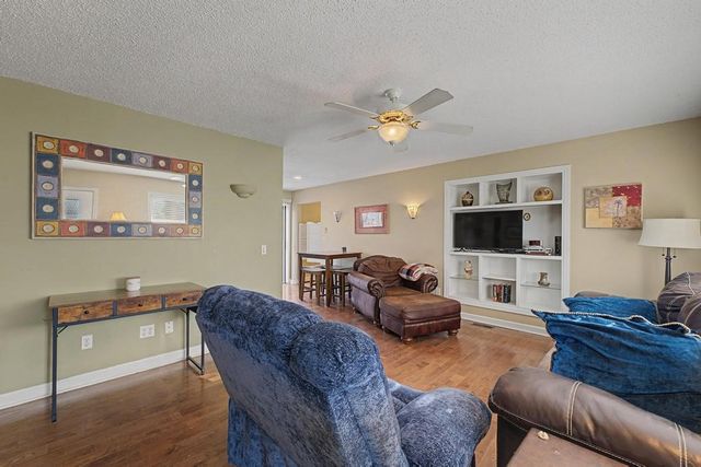 10 Brightling Lane, Bella Vista, AR 72715