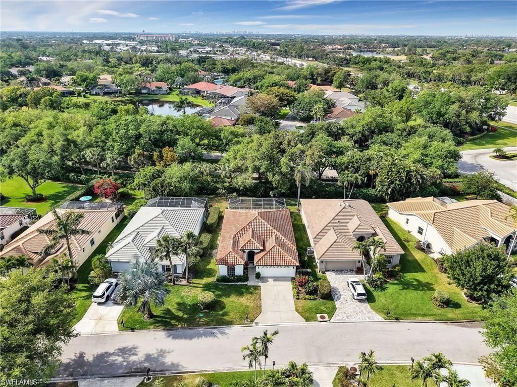 8850 Springwood CT, BONITA SPRINGS, FL 34135 — photo 2