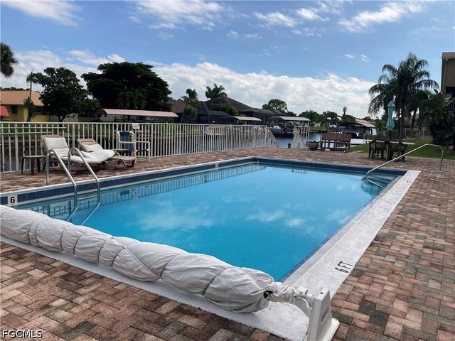 4321 Country Club BLVD 101, Cape Coral, FL 33904