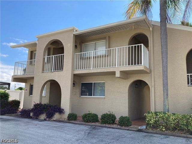 4321 Country Club BLVD 101, Cape Coral, FL 33904
