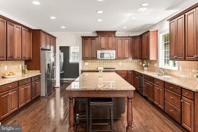 8901 HARGROVE CT, Fairfax, VA 22031