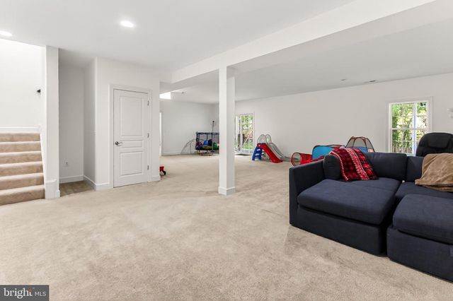 8901 HARGROVE CT, Fairfax, VA 22031