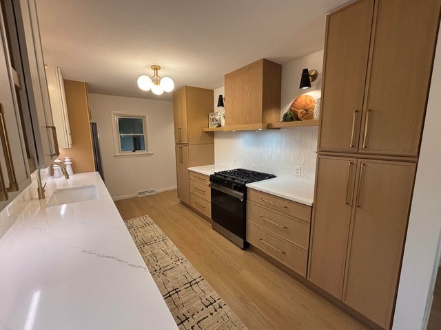 2135 Apple Avenue NW, Grand Rapids, MI 49504