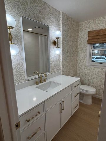 2135 Apple Avenue NW, Grand Rapids, MI 49504