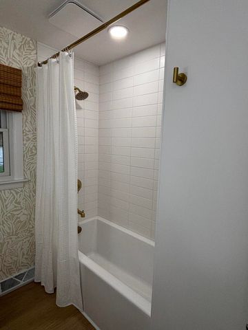 2135 Apple Avenue NW, Grand Rapids, MI 49504