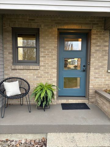 2135 Apple Avenue NW, Grand Rapids, MI 49504