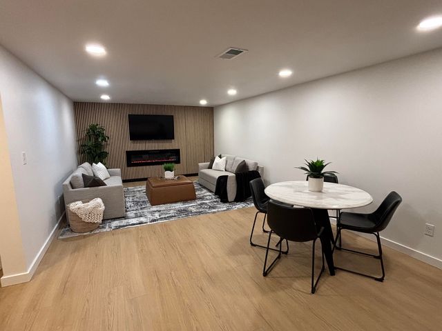 2135 Apple Avenue NW, Grand Rapids, MI 49504