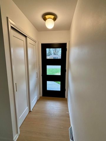 2135 Apple Avenue NW, Grand Rapids, MI 49504