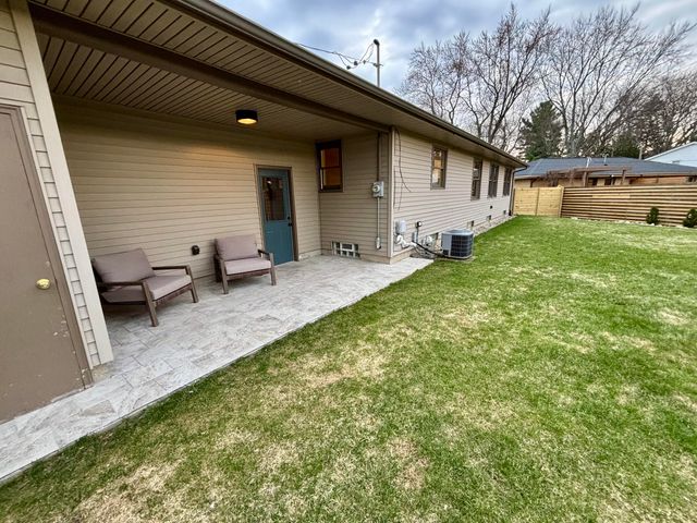 2135 Apple Avenue NW, Grand Rapids, MI 49504