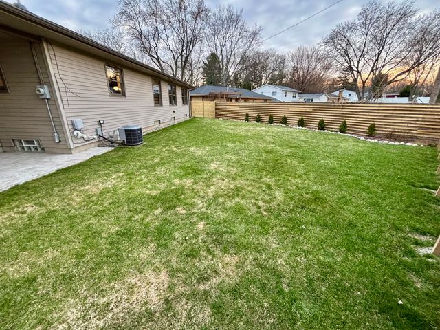 2135 Apple Avenue NW, Grand Rapids, MI 49504