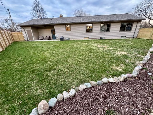 2135 Apple Avenue NW, Grand Rapids, MI 49504