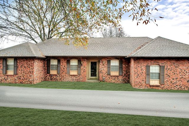 2 Portsmouth Lane, Bella Vista, AR 72715