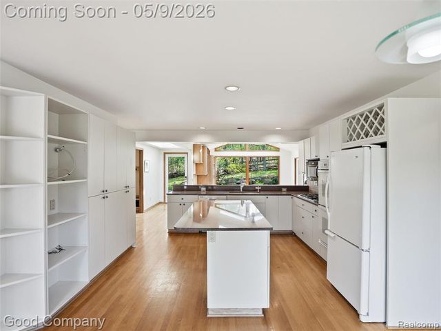 6733 Bloomfield Lane, West Bloomfield, MI 48322