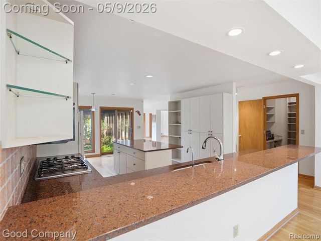 6733 Bloomfield Lane, West Bloomfield, MI 48322