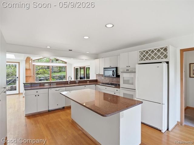 6733 Bloomfield Lane, West Bloomfield, MI 48322