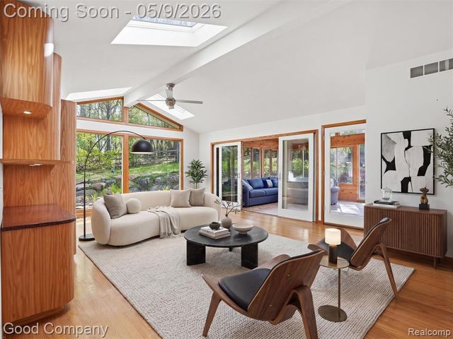 6733 Bloomfield Lane, West Bloomfield, MI 48322