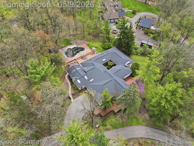 6733 Bloomfield Lane, West Bloomfield, MI 48322
