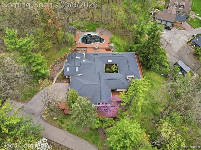 6733 Bloomfield Lane, West Bloomfield, MI 48322