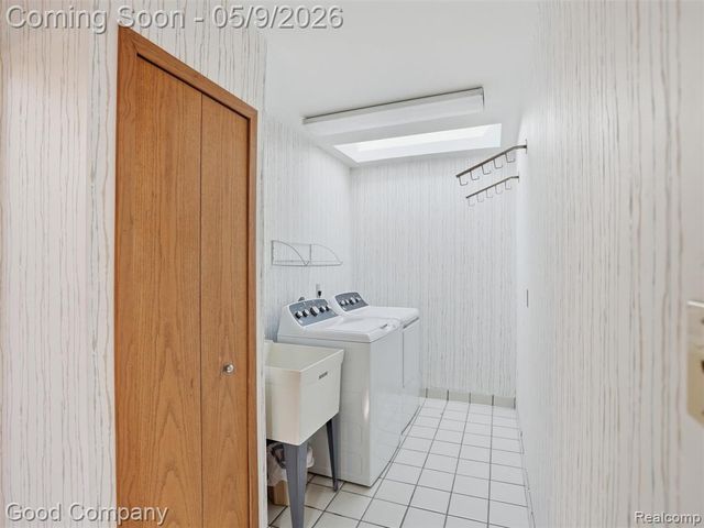 6733 Bloomfield Lane, West Bloomfield, MI 48322