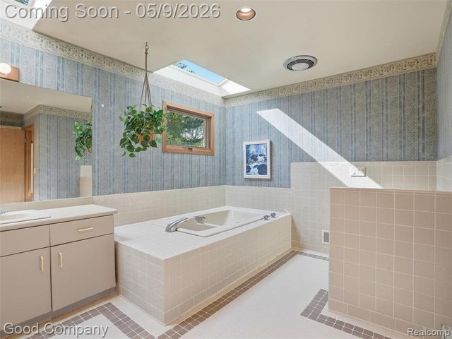 6733 Bloomfield Lane, West Bloomfield, MI 48322