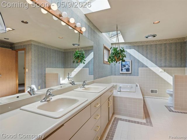 6733 Bloomfield Lane, West Bloomfield, MI 48322
