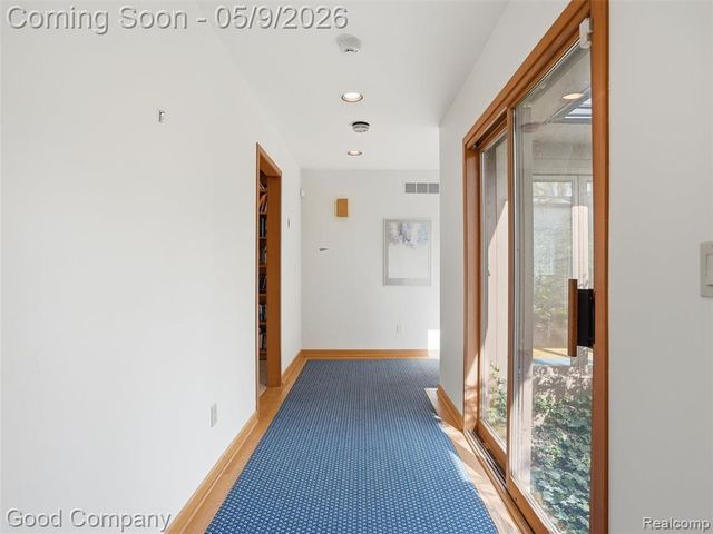 6733 Bloomfield Lane, West Bloomfield, MI 48322
