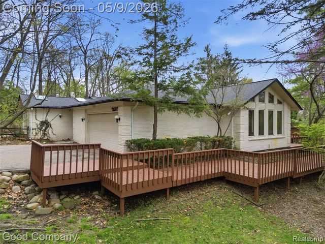 6733 Bloomfield Lane, West Bloomfield, MI 48322