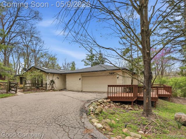 6733 Bloomfield Lane, West Bloomfield, MI 48322