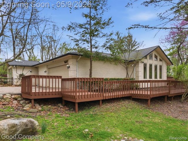 6733 Bloomfield Lane, West Bloomfield, MI 48322