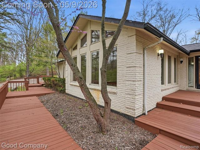 6733 Bloomfield Lane, West Bloomfield, MI 48322