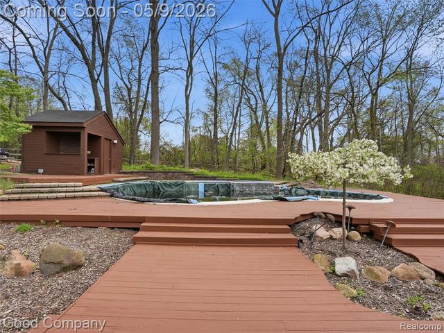 6733 Bloomfield Lane, West Bloomfield, MI 48322