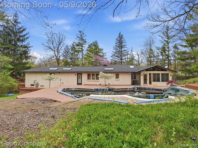 6733 Bloomfield Lane, West Bloomfield, MI 48322